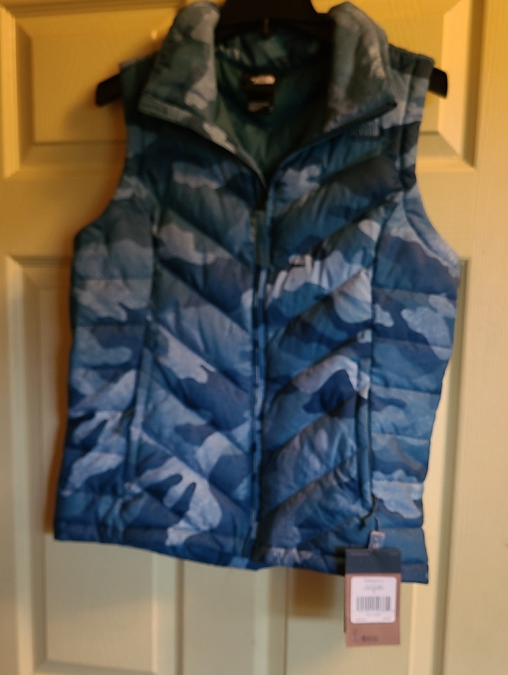 The North Face Alpz 2.0 Blue Camo Print Insulated Women's Down Vest Medium NWT